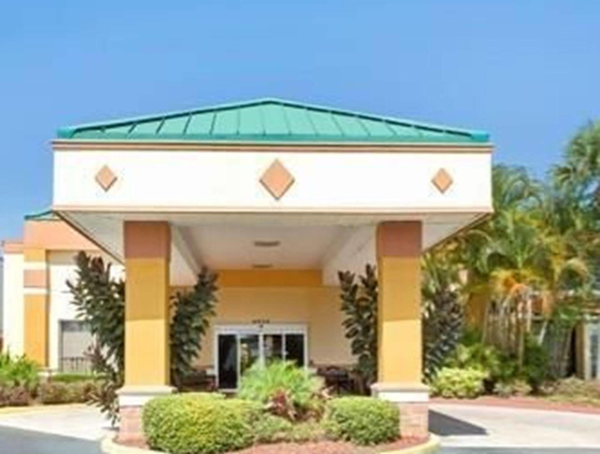 Garnet Inn & Suites Orlando Exterior photo