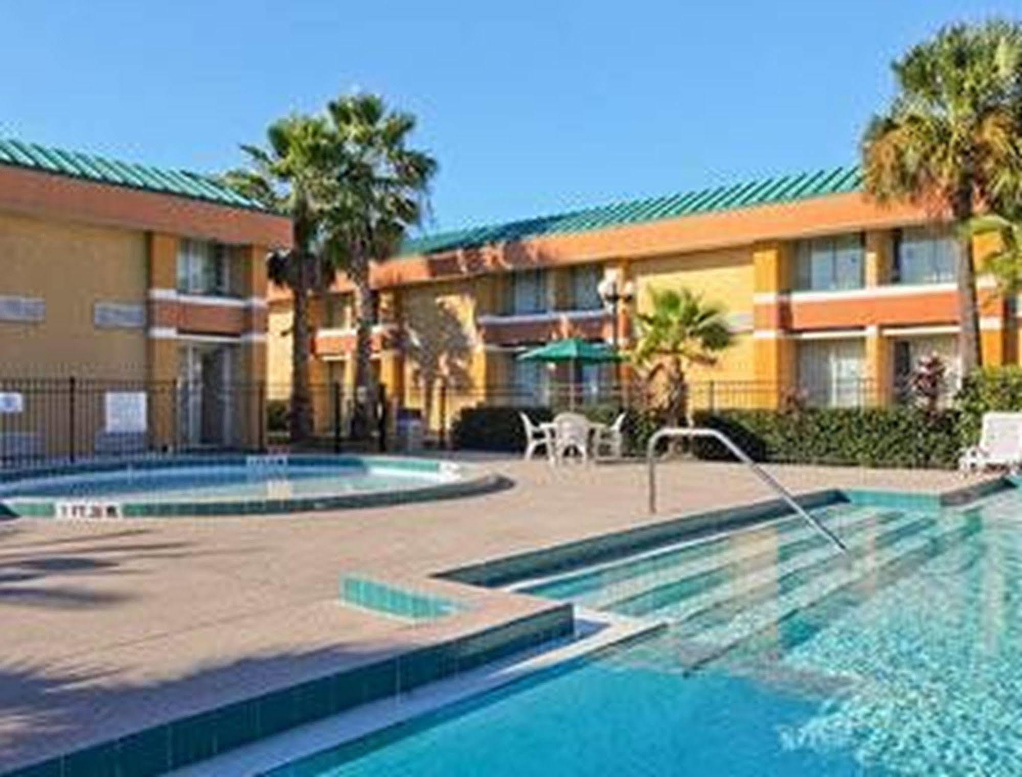 Garnet Inn & Suites Orlando Exterior photo