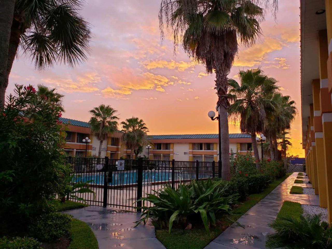 Garnet Inn & Suites Orlando Exterior photo