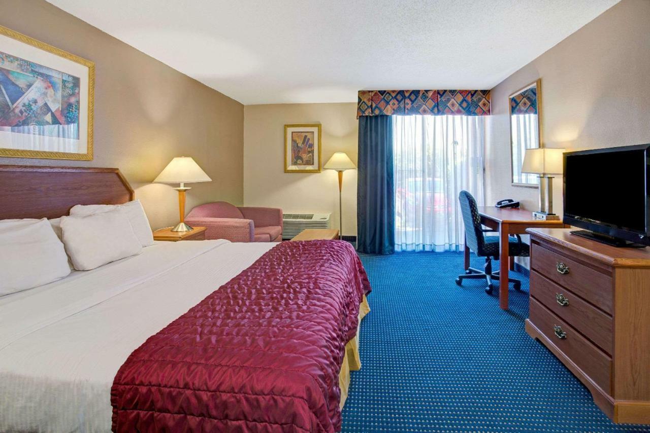 Garnet Inn & Suites Orlando Exterior photo