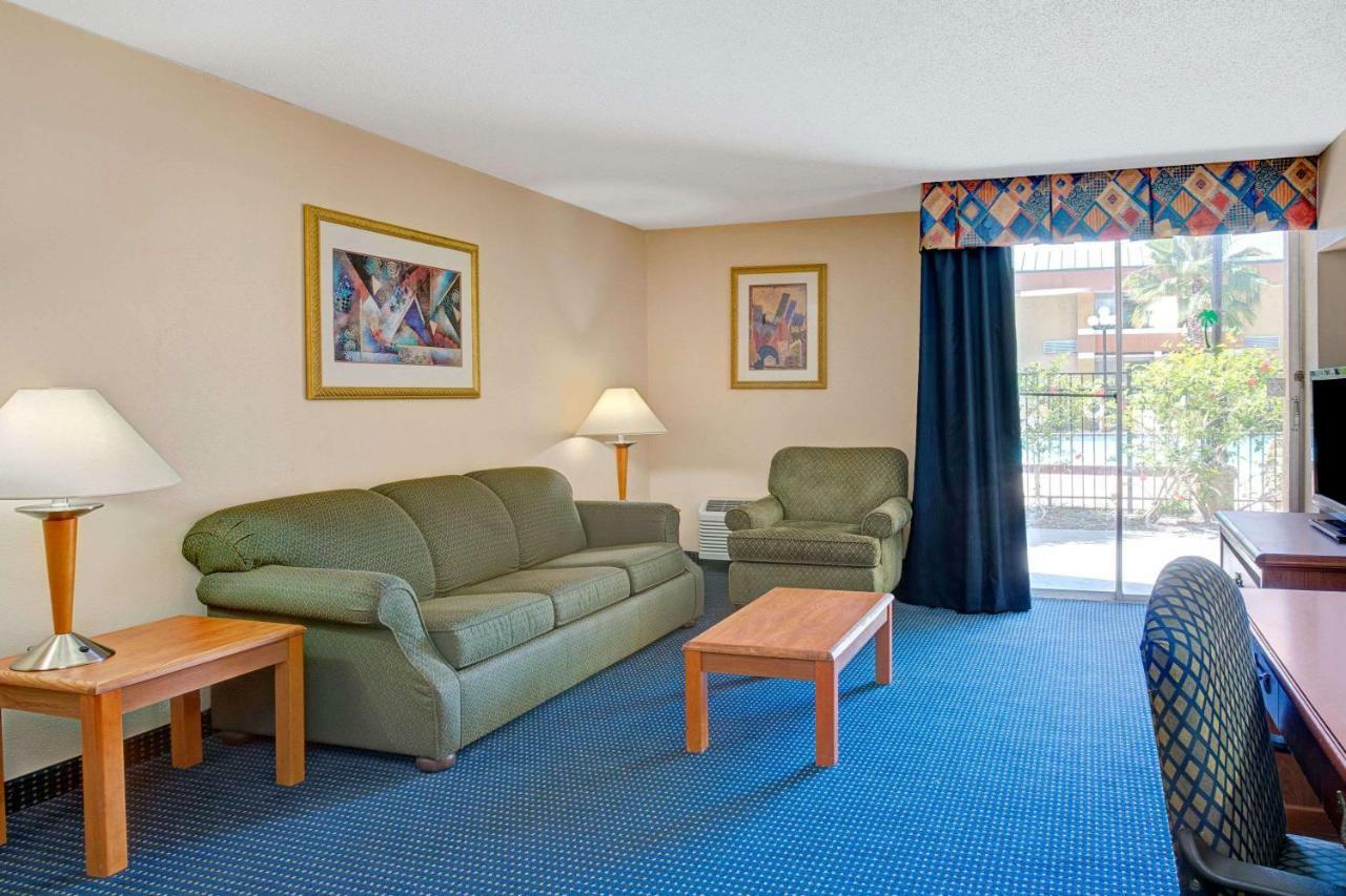 Garnet Inn & Suites Orlando Exterior photo
